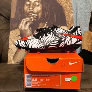 Nike soccer cleats hupervenom phelon II NRG SIZE 8.5